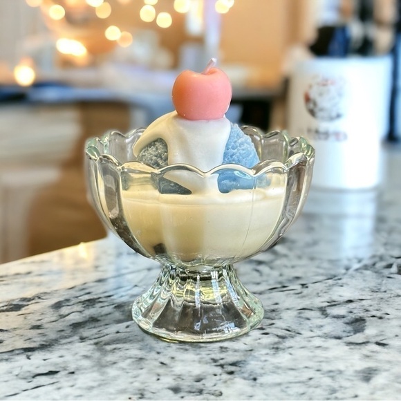 ⚠️SALE Candle // Handmade Blue Ice Cream Candle SEND OFFERS 🥳 - Picture 5 of 6